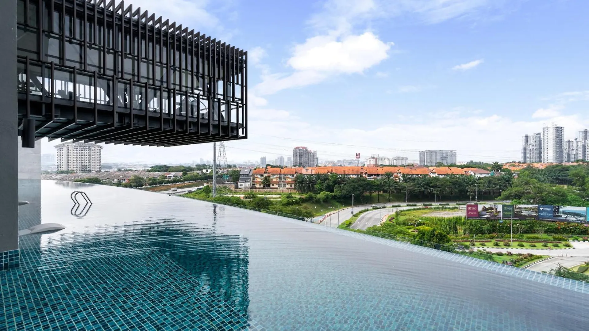 2Br Urban Oasis Near Tropicana Golf Course Petaling Jaya